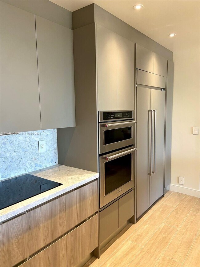 Foto del edificio - 151 Crandon Blvd