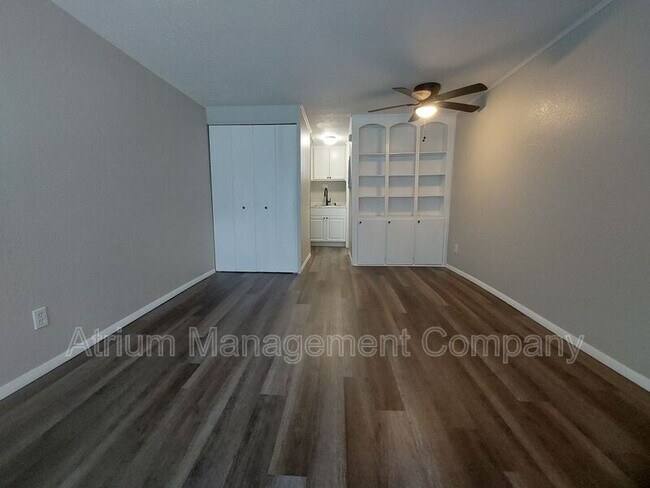 Building Photo - 1295 N Holland Pky