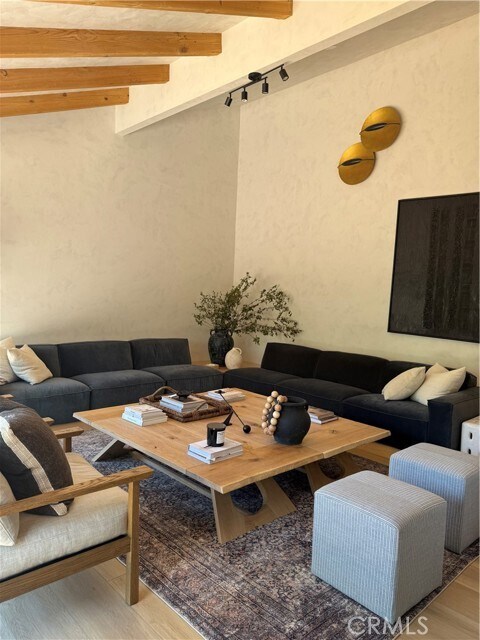 Foto principal - 24725 Orchard Rd