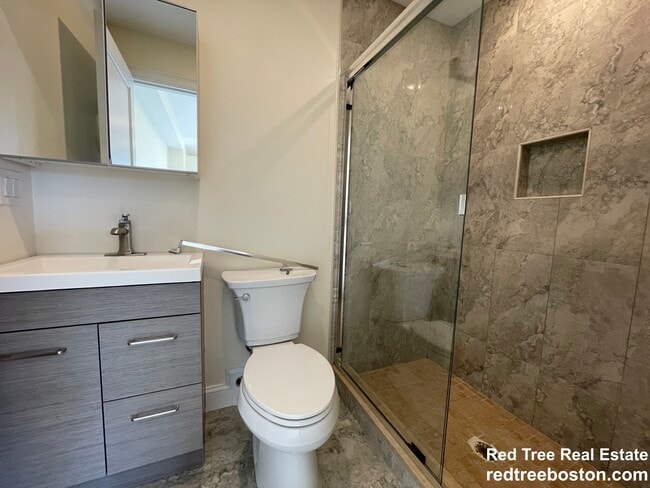 Foto del edificio - 1028a Commonwealth Ave