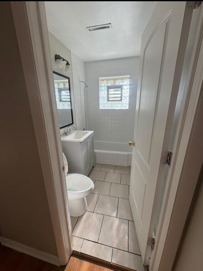 Foto del edificio - 18446 Torrence Ave