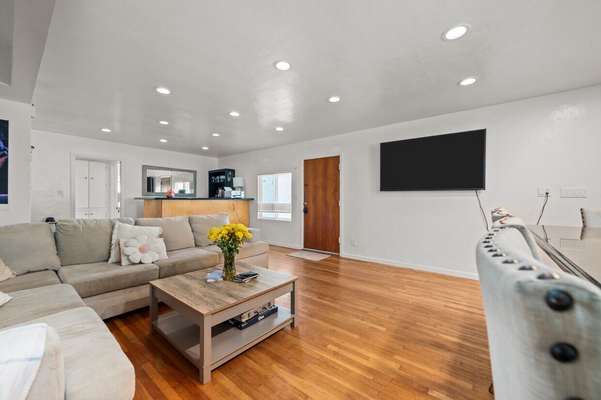 Foto principal - 5227 E Falls View Dr