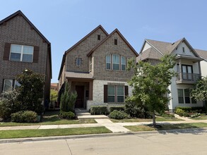 Building Photo - 620 Courtyard Ln