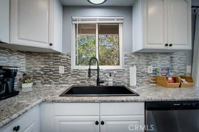 Foto del edificio - 60206 Latham Trail