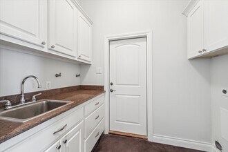 Building Photo - 7811 Bent Green Ln