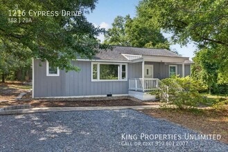 Building Photo - 1216 Cypress Dr