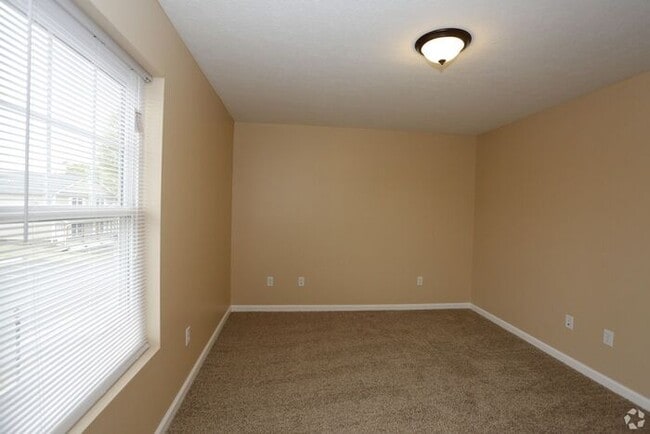 Building Photo - 2 Bedroom Townhome w/Garage & Pets Welcome!*