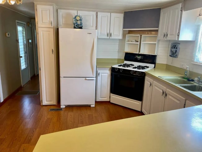 Building Photo - 825 W Colonial Cir
