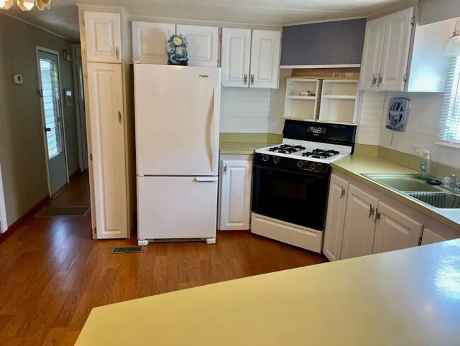 Foto del edificio - 825 W Colonial Cir