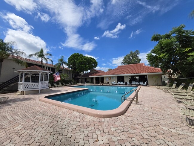 Building Photo - 5242 NE 6th Ave