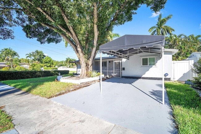 Beautiful Hollywood home in quiet neighbor... - Beautiful Hollywood home in quiet neighbor...