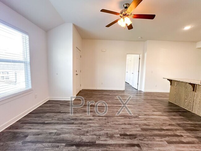 Foto del edificio - 325 Brook Ct