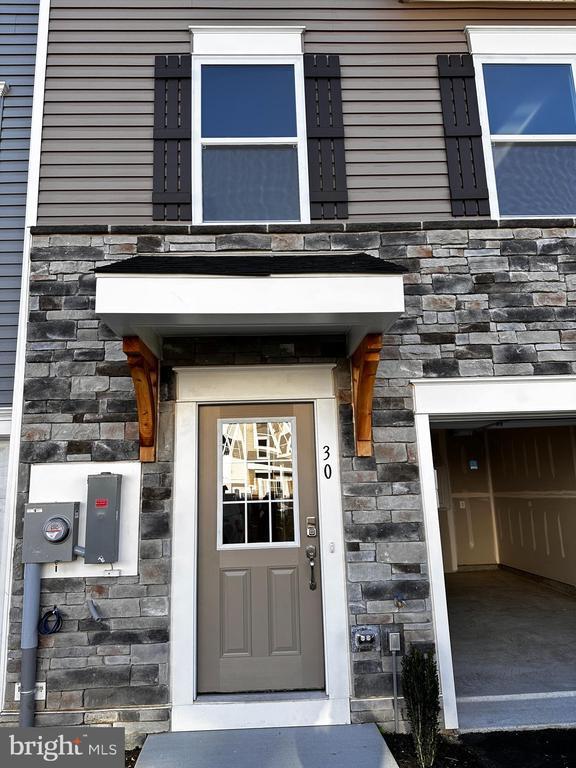 Foto del edificio - 30 Trotting Rd