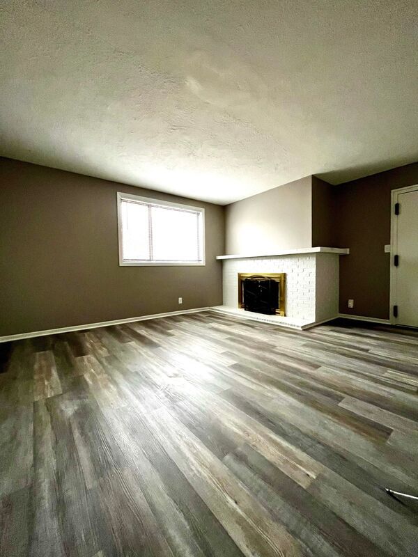 Building Photo - 5610 Salt Valley View