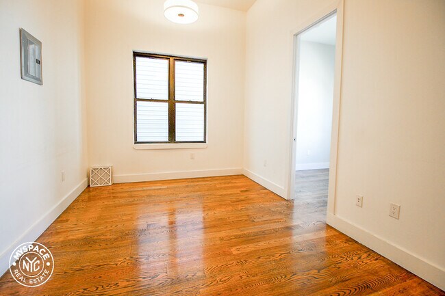 Building Photo - 360 Palmetto St