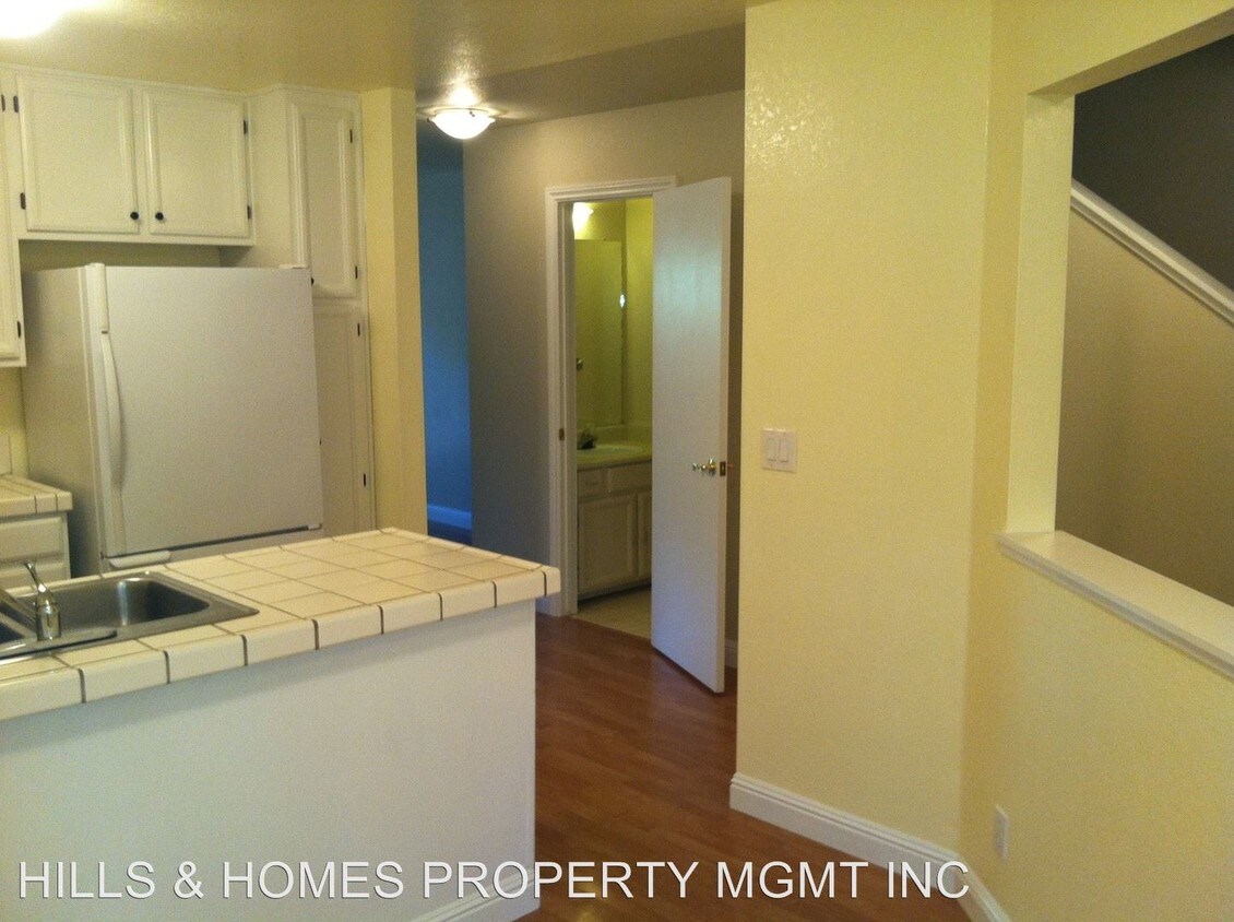 Foto principal - 3 br, 2.5 bath House - 26 MEADOWBROOK COURT