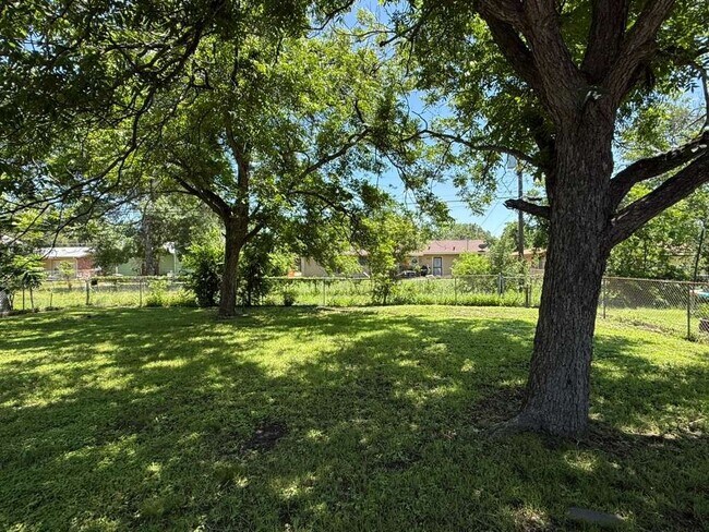 Building Photo - 4938 Bernadine Dr
