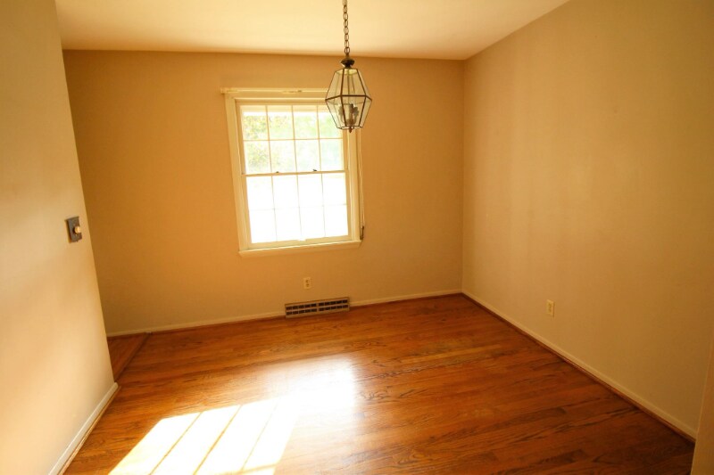 Building Photo - 2004 N Salisbury St