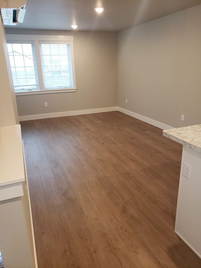 Foto del edificio - 6144 Elysian Rd
