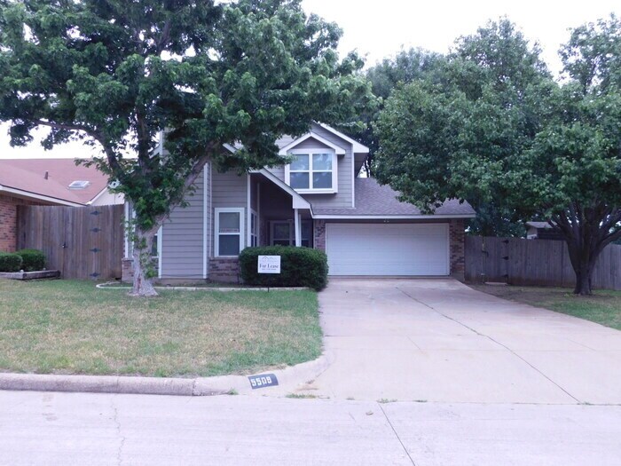 Primary Photo - Arlington 3/2.5/2 home on corner lot