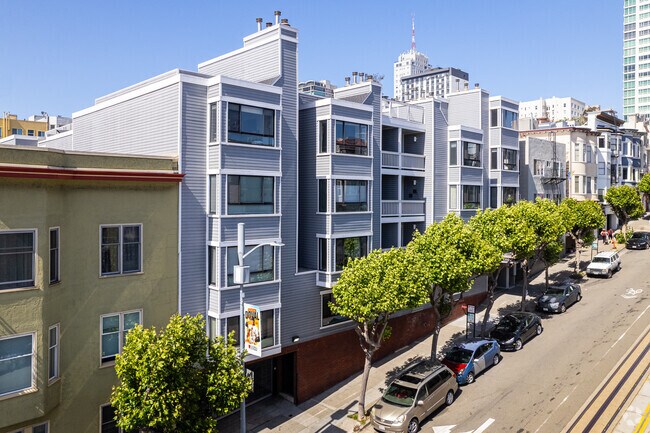 Alt. Afuera - 1350 California St