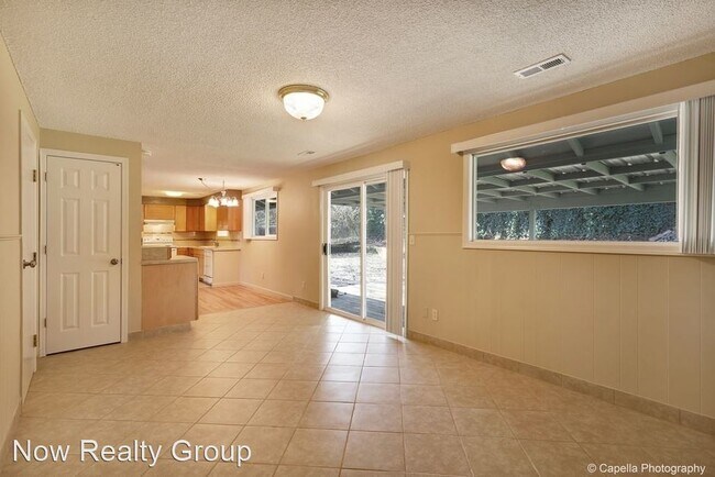 Foto del edificio - 3 br, 1 bath House - 16883 SE Fragrance Ave