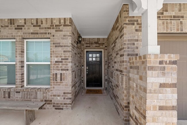 Building Photo - Spacious 4-Bed Oasis with Pool Access & Modern Upgrades in New Braunfels