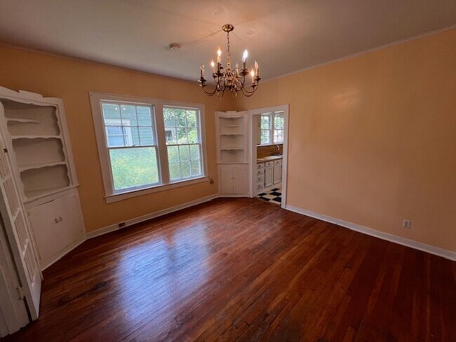 Foto del edificio - Precious 2 Bedroom 1 Bath Home in Highland!