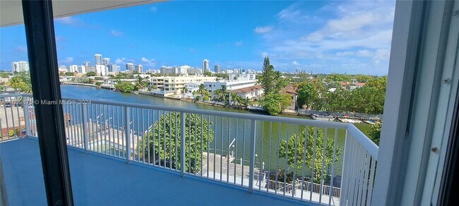 Building Photo - 130 S Shore Dr
