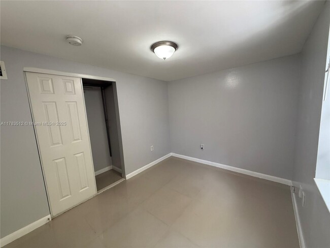 Building Photo - 535 NE 68th St