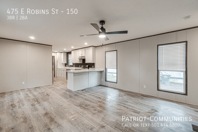 Building Photo - 475 E Robins St