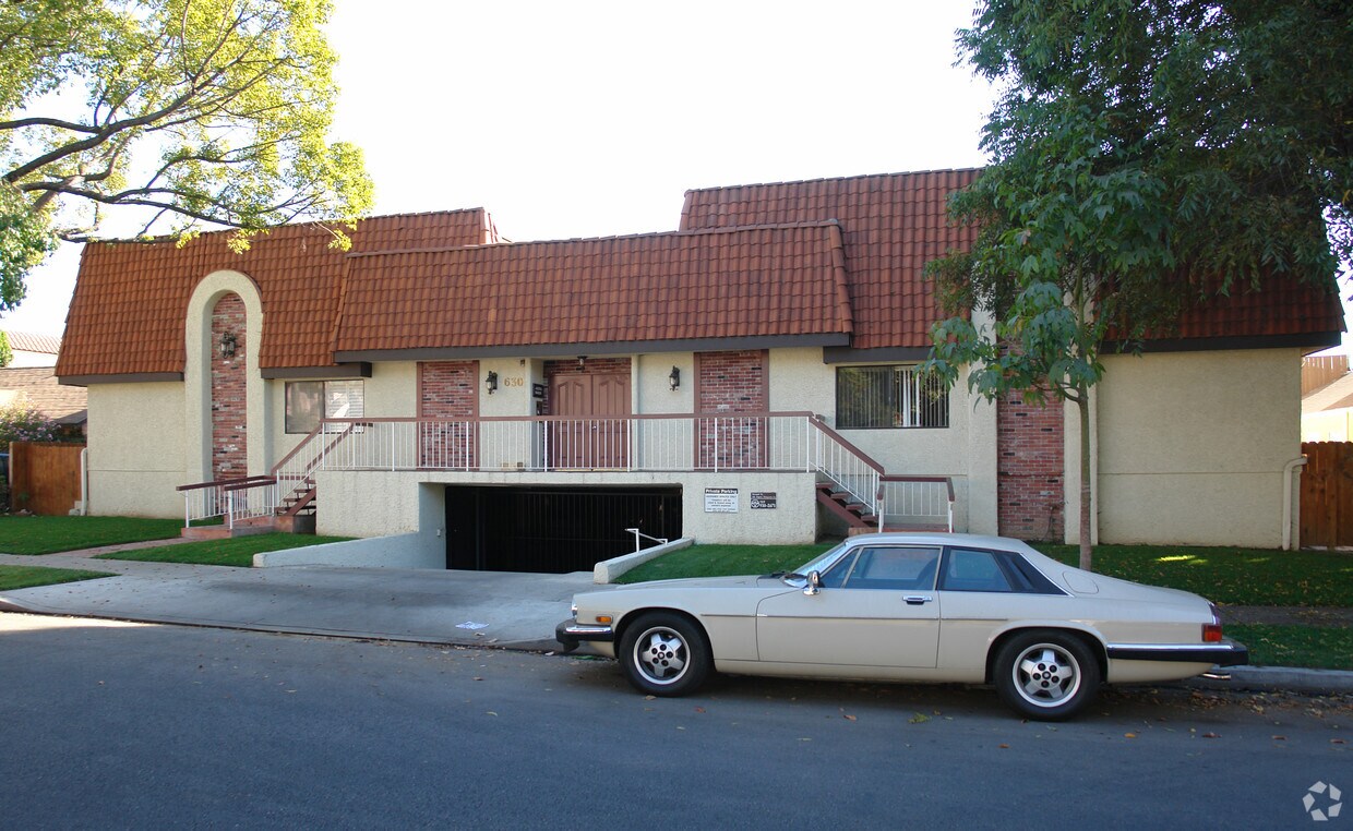 Building Photo - 630 E Garfield Ave