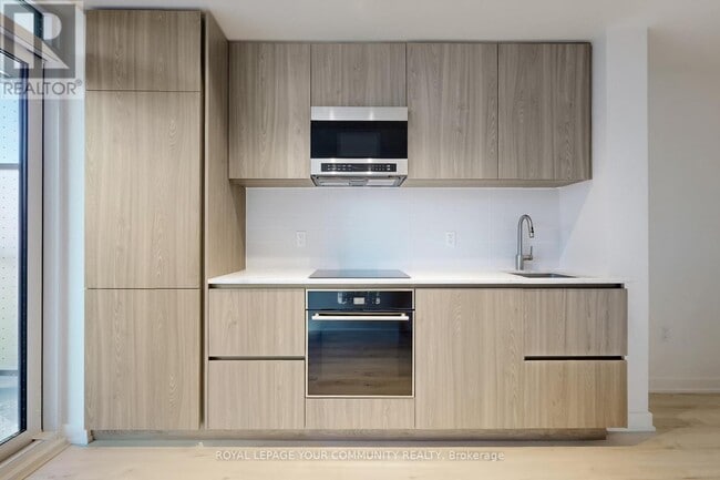 Photo du bâtiment - 110 Broadway Ave