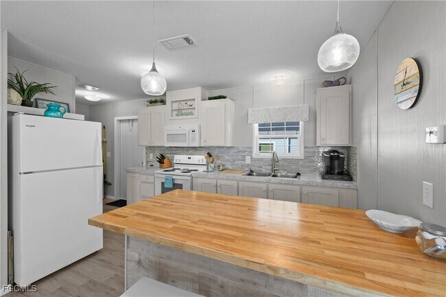 Foto del edificio - 1747 Beverly Dr