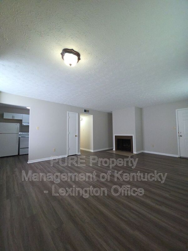 Building Photo - 3772 Camelot Dr