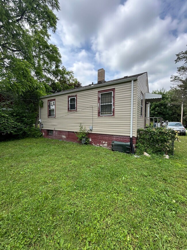 Building Photo - 5510 Avon Pl