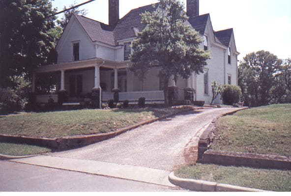 Building Photo - 124 Logan Ave
