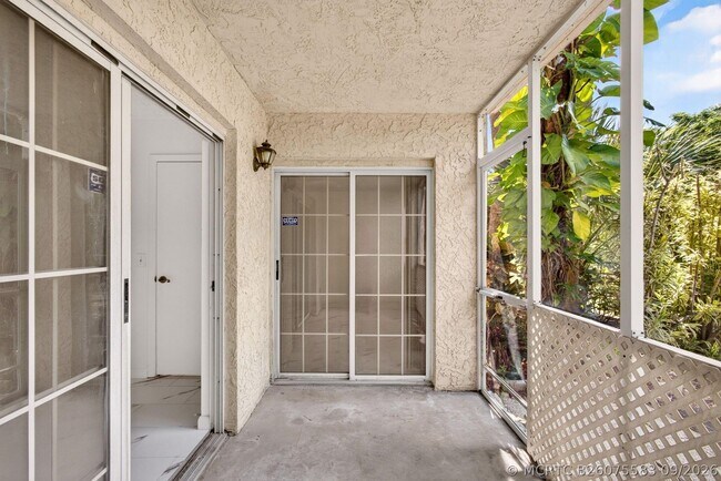 Building Photo - 1628 SE Green Acres Cir