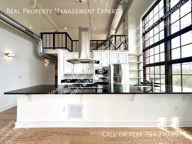 Building Photo - Stunning 2BR/2BA Condo in Uptown Charlotte!