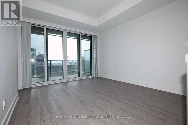 Building Photo - 7 Grenville St