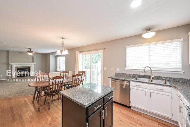 Building Photo - 16241 Bluebonnet Dr