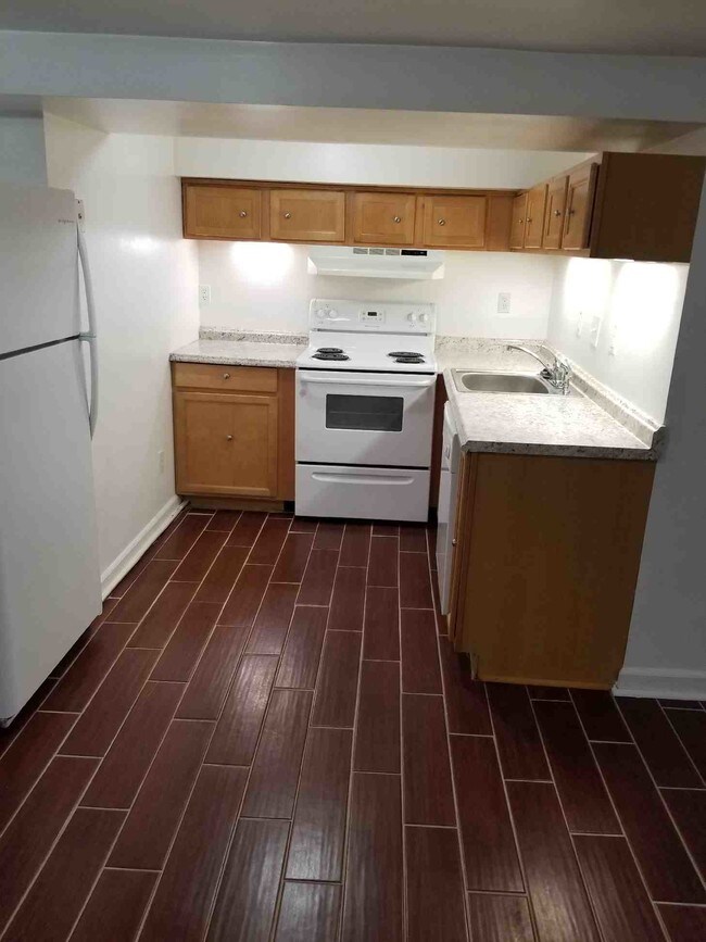Kitchen - 247 9th St NE