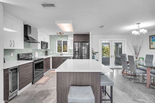 Foto del edificio - 4 br, 4 bath House - 4400 SW 37th Ave