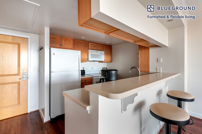 Building Photo - 3900 Fairfax Dr