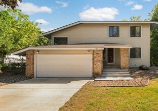 Building Photo - 13313 Lakeview Dr