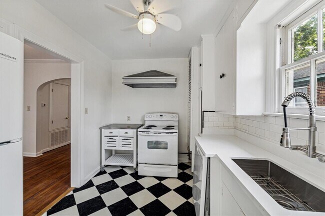 Foto del edificio - 4317 Jefferson St