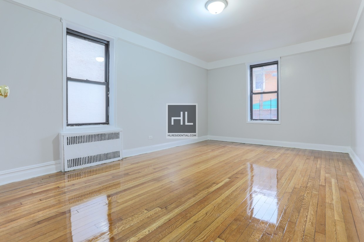 Primary Photo - 1 Bedroom w/ Stainless Steel Appliances !