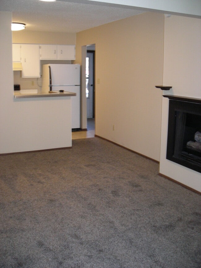 Building Photo - 320 W Hahn Ave