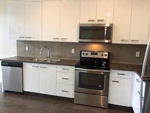 Building Photo - 45513-45513 Market Way