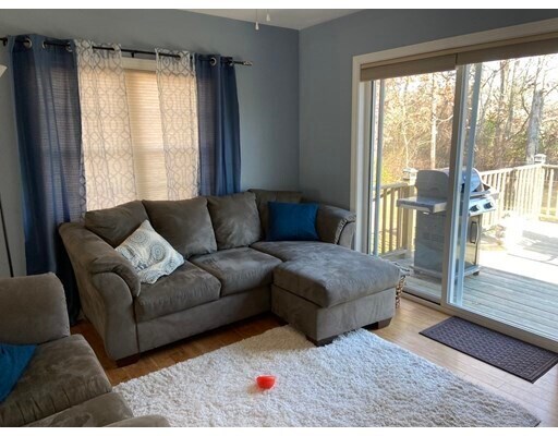 Foto del edificio - 24 Trask Rd